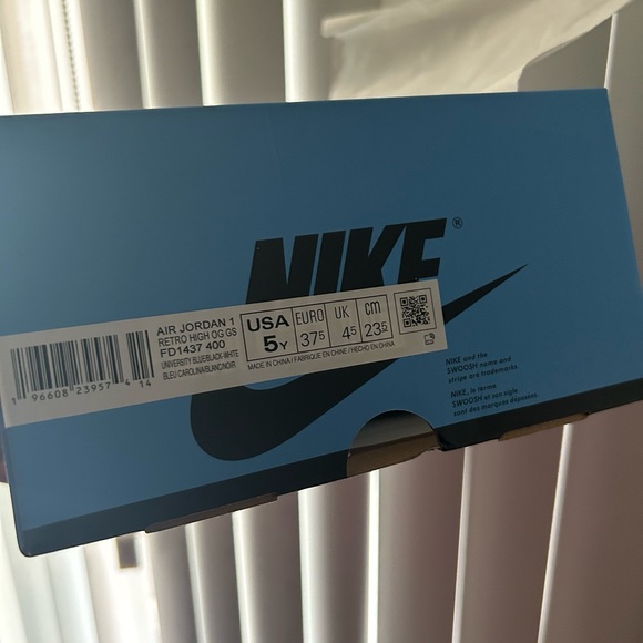 Jordan 1 high UNC. Size 5Y or 6.5 womens - Picture 5 of 5
